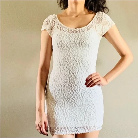 abercrombie white lace dress Women's Embellished Shift Mini embroidered cutwork details along the bodice and adjustable straps Abercrombie & Fitch White Lace